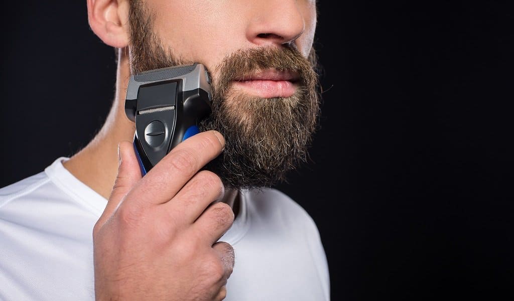 Cómo recortar una barba larga
