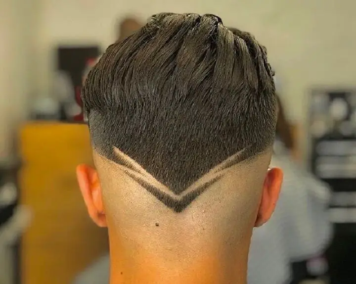 Corte de pelo con diseño de línea de cuello