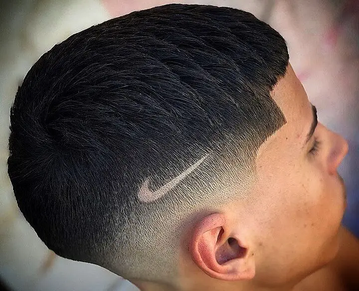 Corte de pelo Nike Sign Line Design