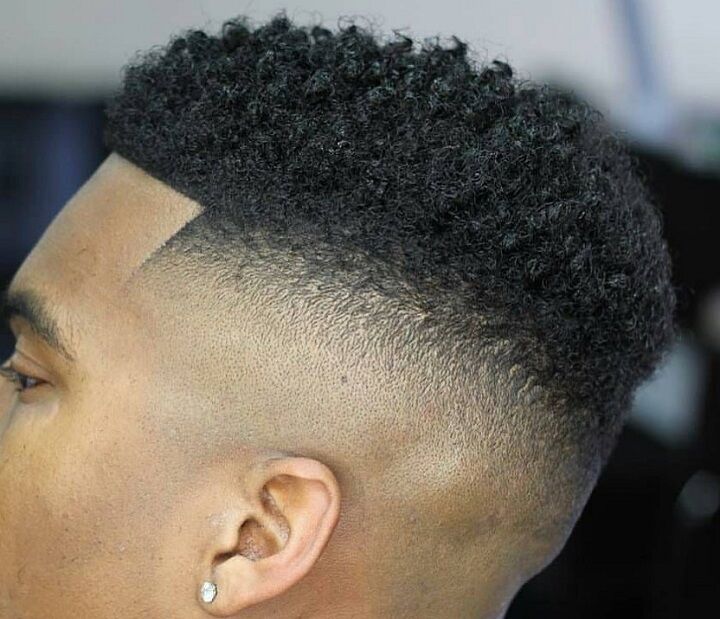 High Fade Black Man Hair corte de pelo clásico