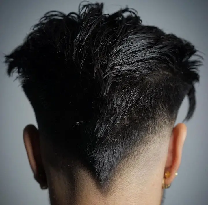 Corte de pelo cónico despeinado en forma de V 