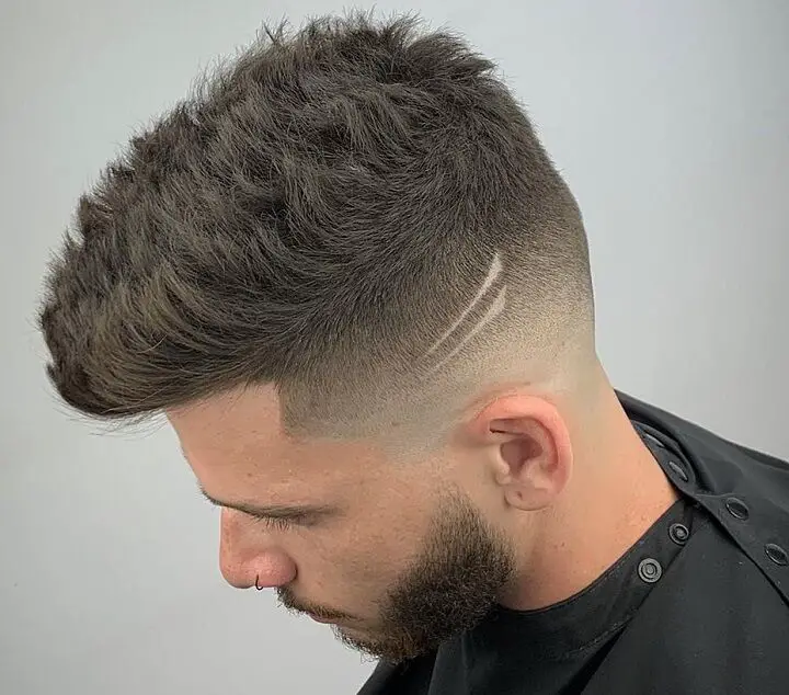 Taper Fade Muescas Y Cepillo Arriba