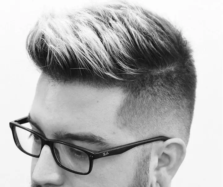 Fade Con Blanqueado Arriba sal y pimienta pelo hombres